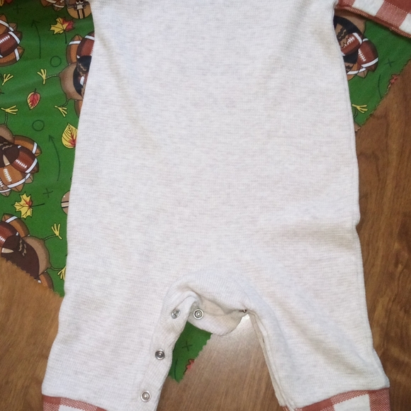 2 Autumn Baby Rompers 3-6 months Yes ! Listing is for the set of 2 Cute Onesies - Picture 4 of 7
